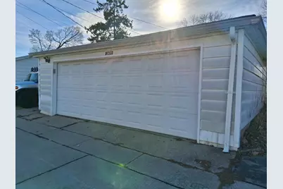 2470 S 62nd St, West Allis, WI 53219 - Photo 25