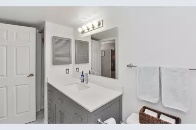 270 E Highland Ave #224, Milwaukee, WI 53202 - Photo 15