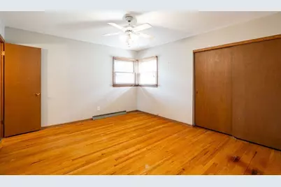 10915 W Harvard Ln, Wauwatosa, WI 53226 - Photo 11