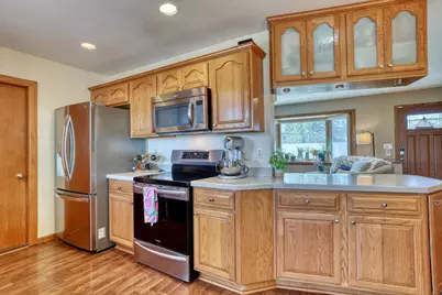 W189N5050  Crest View Ter, Menomonee Falls, WI 53051 - Photo 11