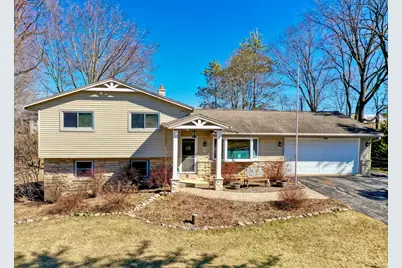 W189N5050  Crest View Ter, Menomonee Falls, WI 53051 - Photo 1