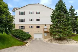 715 Canterberry Ct, West Bend, WI 53090 - Photo 23