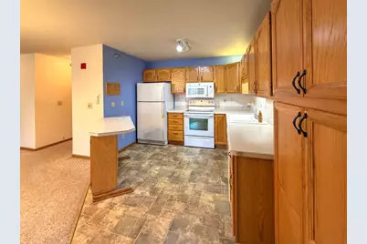 715  Canterberry Ct #105, West Bend, WI 53090 - Photo 5