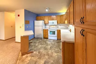 715 Canterberry Ct, West Bend, WI 53090 - Photo 5