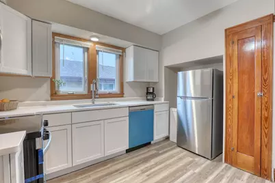 2338 S 98th St, West Allis, WI 53227 - Photo 9