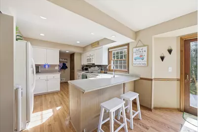 269 W Acorn Dr, Grafton, WI 53024 - Photo 9