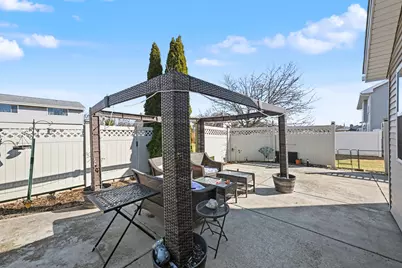 5730  Eagle Point Dr, Racine, WI 53406 - Photo 45