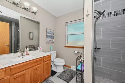 5730  Eagle Point Dr, Racine, WI 53406 - Photo 33