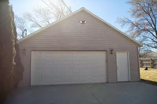 8825 W Morgan Ave, Milwaukee, WI 53228 - Photo 21