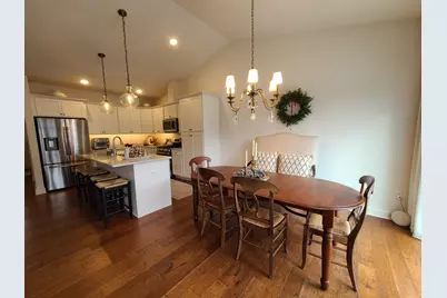 643  Cadence Cir, Lake Geneva, WI 53147 - Photo 11