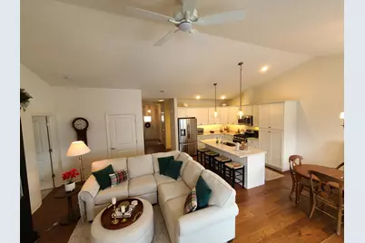 643  Cadence Cir, Lake Geneva, WI 53147 - Photo 13