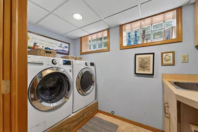 2203 N Bartlett Ave, Milwaukee, WI 53202 - Photo 23