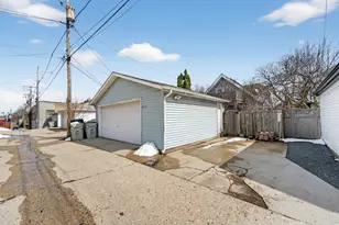 2203 N Bartlett Ave, Milwaukee, WI 53202 - Photo 27