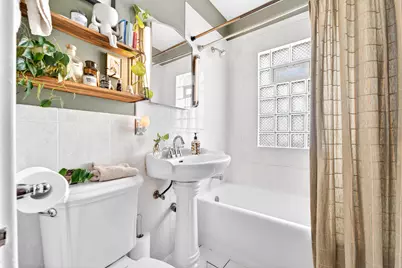 2203 N Bartlett Ave, Milwaukee, WI 53202 - Photo 11