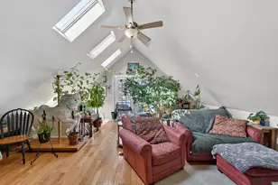 2203 N Bartlett Ave, Milwaukee, WI 53202 - Photo 13