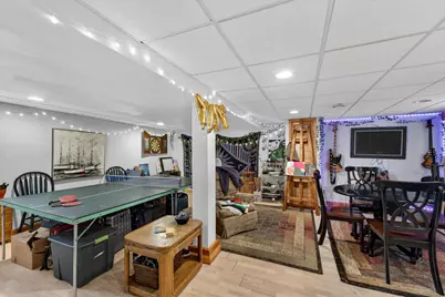 2203 N Bartlett Ave, Milwaukee, WI 53202 - Photo 21