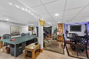 2203 N Bartlett Ave, Milwaukee, WI 53202 - Photo 21