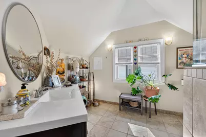 2203 N Bartlett Ave, Milwaukee, WI 53202 - Photo 17