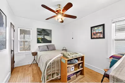 2203 N Bartlett Ave, Milwaukee, WI 53202 - Photo 9