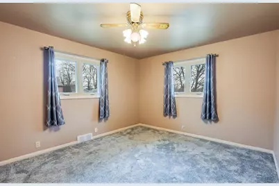 3702  Schroeder Dr, Manitowoc, WI 54220 - Photo 17