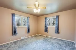 3702 Schroeder Dr, Manitowoc, WI 54220 - Photo 17