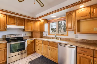 3702  Schroeder Dr, Manitowoc, WI 54220 - Photo 9