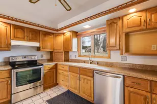 3702 Schroeder Dr, Manitowoc, WI 54220 - Photo 9