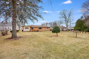 3702 Schroeder Dr, Manitowoc, WI 54220 - Photo 29