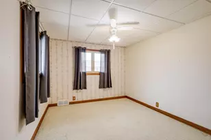 3702 Schroeder Dr, Manitowoc, WI 54220 - Photo 19