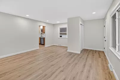 130  Buckingham Ln, Madison, WI 53714 - Photo 5