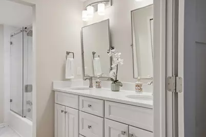 130 W Wisconsin Ave #23, Pewaukee, WI 53072 - Photo 9