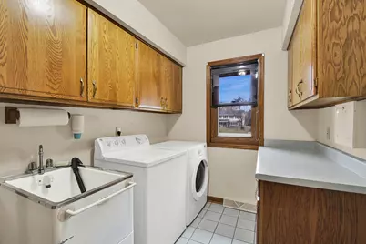4916 S 82nd St, Greenfield, WI 53220 - Photo 15