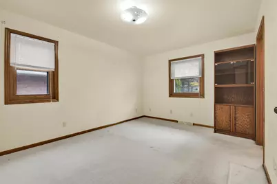 4916 S 82nd St, Greenfield, WI 53220 - Photo 17