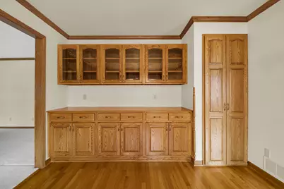 4916 S 82nd St, Greenfield, WI 53220 - Photo 5