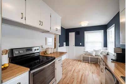 7219 N Santa Monica Blvd, Fox Point, WI 53217 - Photo 9