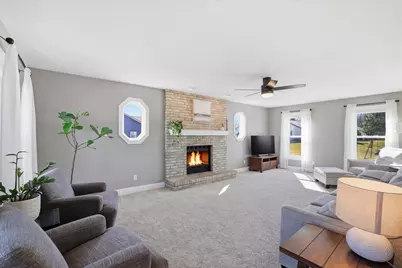 W141N10625  Wooded Hills Dr, Germantown, WI 53022 - Photo 9