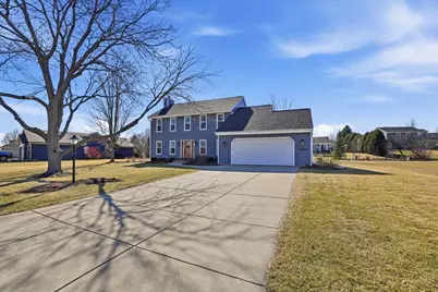 W141N10625  Wooded Hills Dr, Germantown, WI 53022 - Photo 5