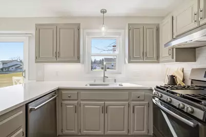 W141N10625  Wooded Hills Dr, Germantown, WI 53022 - Photo 17