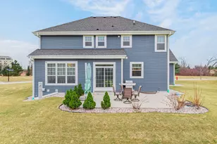 3128 W Hidden Oaks Dr, Franklin, WI 53132 - Photo 7