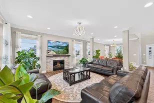 3128 W Hidden Oaks Dr, Franklin, WI 53132 - Photo 3