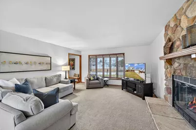 8465 S Heritage Ct, Oak Creek, WI 53154 - Photo 3