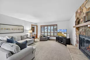 8465 S Heritage Ct, Oak Creek, WI 53154 - Photo 3