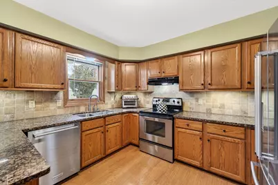 8465 S Heritage Ct, Oak Creek, WI 53154 - Photo 11