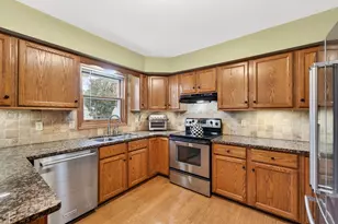 8465 S Heritage Ct, Oak Creek, WI 53154 - Photo 11