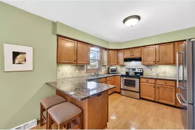 8465 S Heritage Ct, Oak Creek, WI 53154 - Photo 9