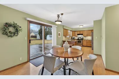 8465 S Heritage Ct, Oak Creek, WI 53154 - Photo 7