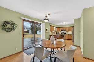 8465 S Heritage Ct, Oak Creek, WI 53154 - Photo 7