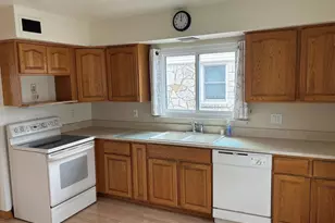 7171 N Seneca Ave, Glendale, WI 53217 - Photo 3