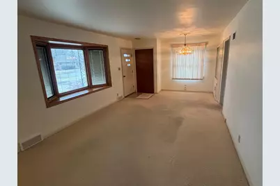 7171 N Seneca Ave, Glendale, WI 53217 - Photo 5