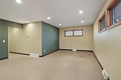 196 W Chestnut St #Unit 2, Burlington, WI 53105 - Photo 3